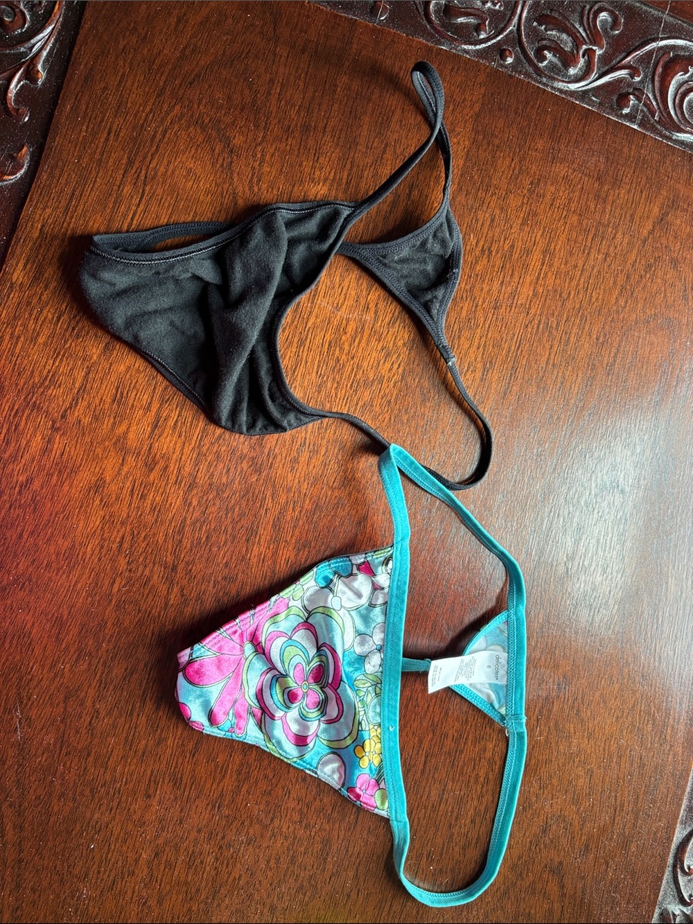 Four M/6 thong panties - Victoria Secret, Delicates and B.Tempted. - Picture 6 of 8